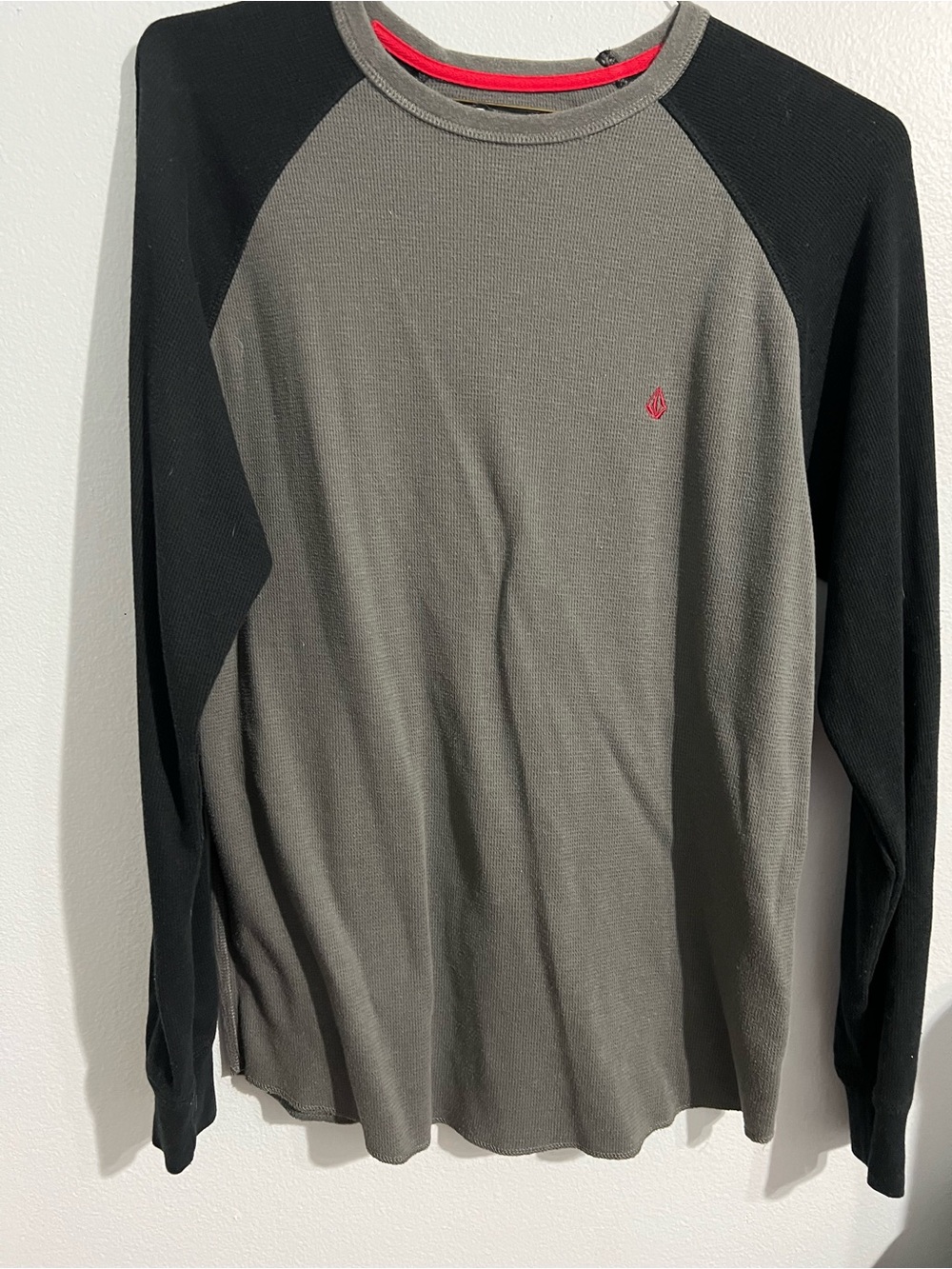 Volcom Men's Long-Sleeve Thermal Raglan long sleeve shirt